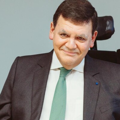 ÉRIC MOLINIE, le parcours d'un homme chrétien, engagé, myopathe et VIVANT cover