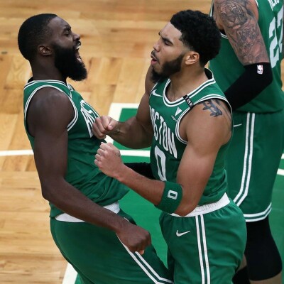 NBA: Celtics brigam por título? + LeBron mira Kareem (Podcast The Playoffs #12) cover