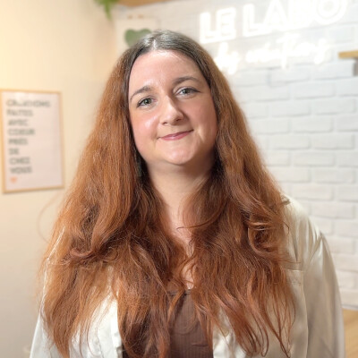 L’univers créatif de Marjory. Elle transforme ses livres en œuvres d’art ! cover