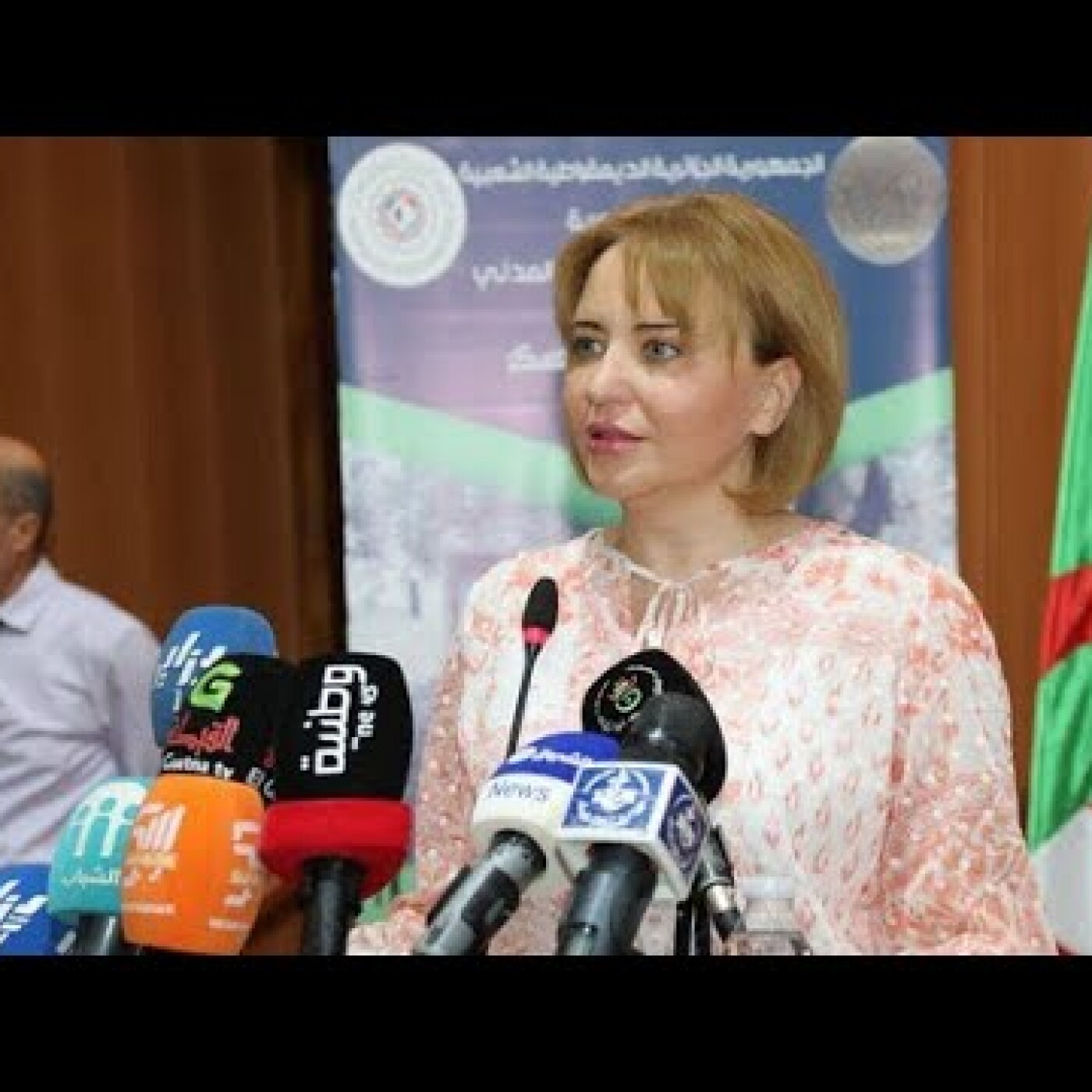 Avec une moyenne de 5/20, Ibtissem Hamlaoui est devenue la femme la plus… puissante en Algérie episode artwork