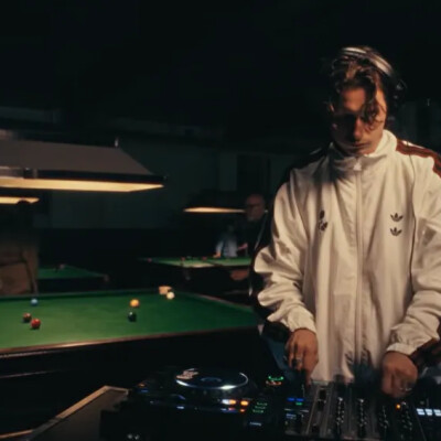 DJ SET DE BARRY CAN'T SWIM DANS UN… CLUB DE BILLARD ! cover
