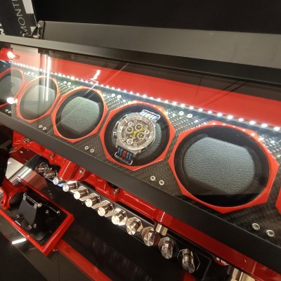 Watchinmotion: des moteurs V12 stylisés pour montres de luxe cover