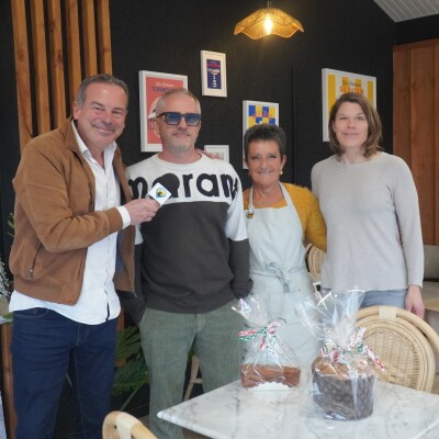 Depuis le Fournil des 7 Ports à Gujan-Mestras, Pascal nous présente ses bûches de Noël et ses galettes des rois avec une remise de 10% cover