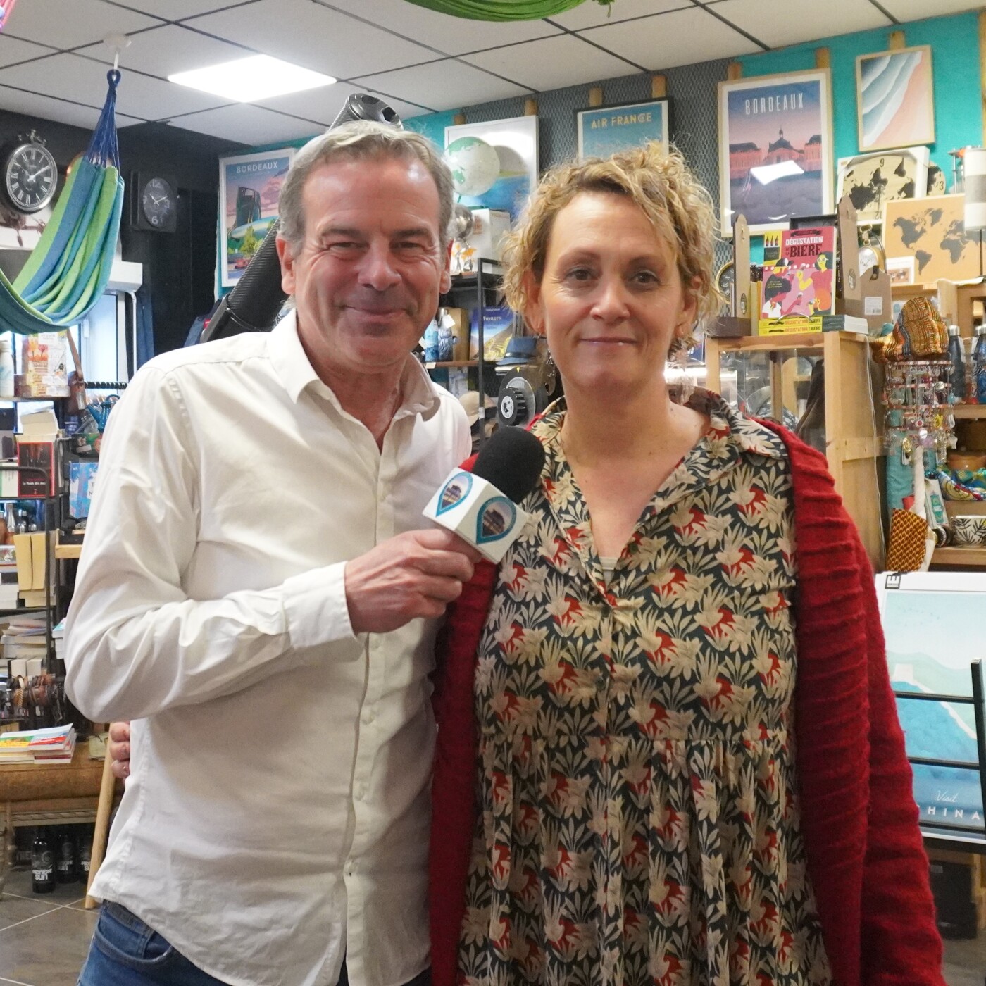 Catherine Pelletan dirige 2 boutiques Comptoirs de Magellan à Arcachon et La Teste. Elle vous invite à voyager à travers 36000 références episode artwork