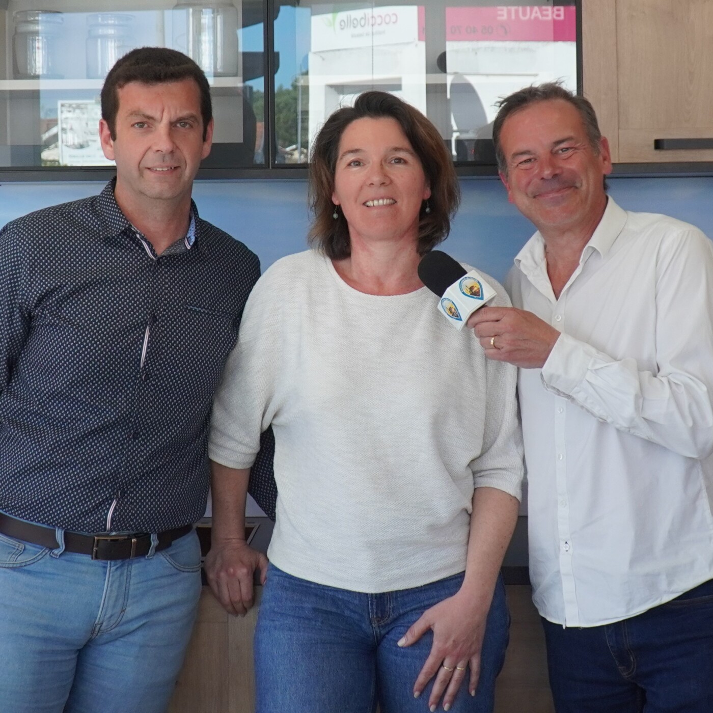 A Gujan-Mestras, Estelle et Pascal Julien vous présentent L'Atelier des Cuisines, avec de l'électroménager novateur et du 100% sur mesure episode artwork