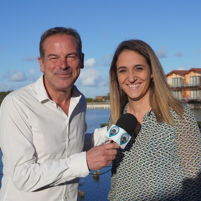 Déborah Chevallier vous présente son restaurant Les Viviers sur le port de Larros avec ses spécialités et ses animations du vendredi soir cover