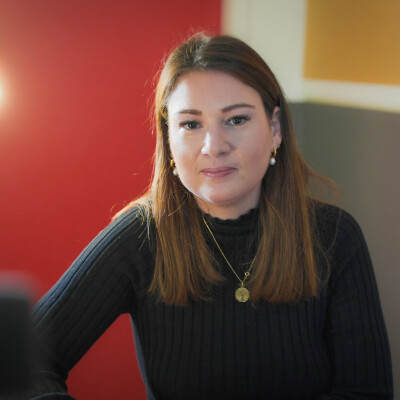 Fauteuil roulant, spondylarthrite ankylosante et charge mentale : être mère avec un handicap visible et invisible cover