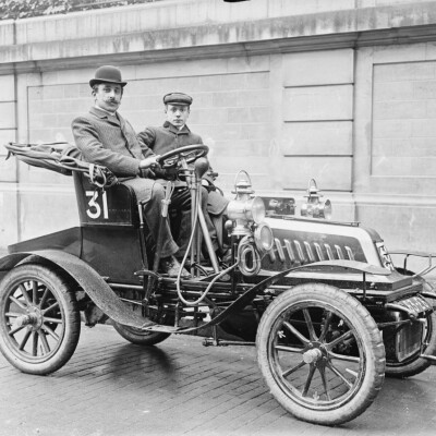 Brève : Les débuts de l'automobile cover