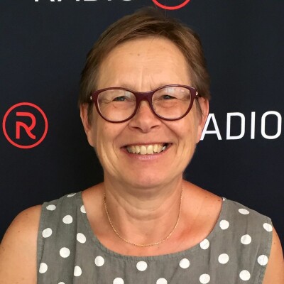 Brigitte Schacher : Celle qui joue avec les couleurs cover