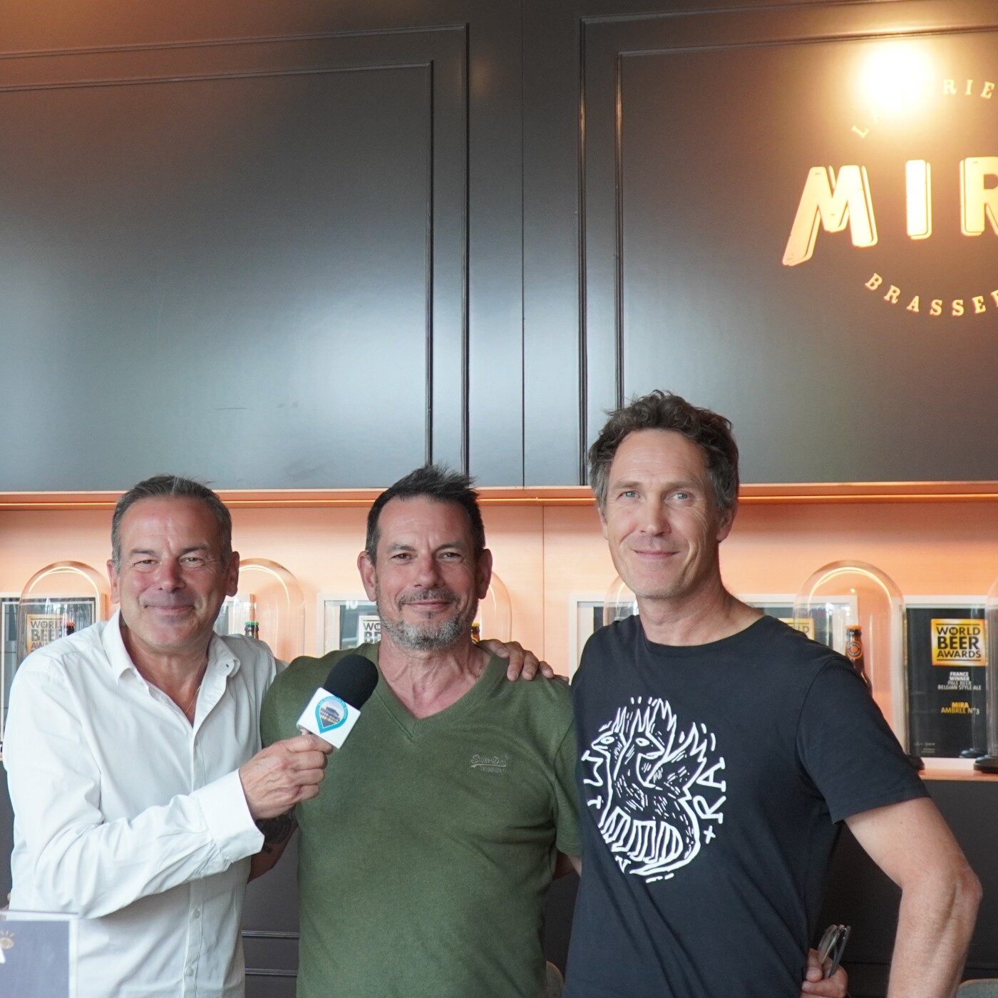 Depuis le Pub Mira à La Teste, Stéphane Larroza et Doug nous présentent la boutique, la brasserie et les visites qui y sont proposées episode artwork