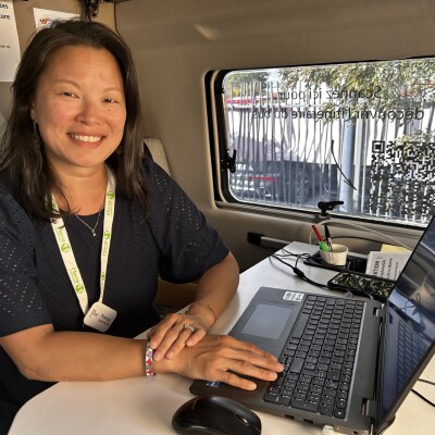 Karen Paré : compétence et sourire avec le Bus France Services cover