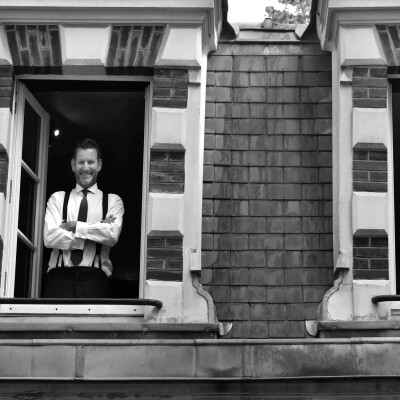 Fils d’artisan, il habille aujourd’hui l’élite parisienne. cover