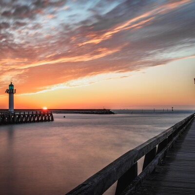 Road Trip : la lumière des phares nous guide à Deauville et Trouville ! cover