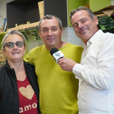 Sophie et Christophe Quero nous présentent leur magasin Les Bios du Bassin ainsi que la serre où ils cultivent notamment des agrumes cover