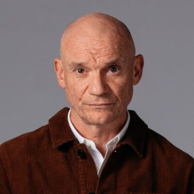 "Je reste là" : Gaëtan Roussel présente son nouveau single et lève le voile sur son futur album ! cover