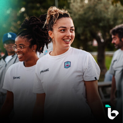 ELENA ZEMOURA NOUS RACONTE SA VIE EN ESPAGNE ! 🇪🇸 cover