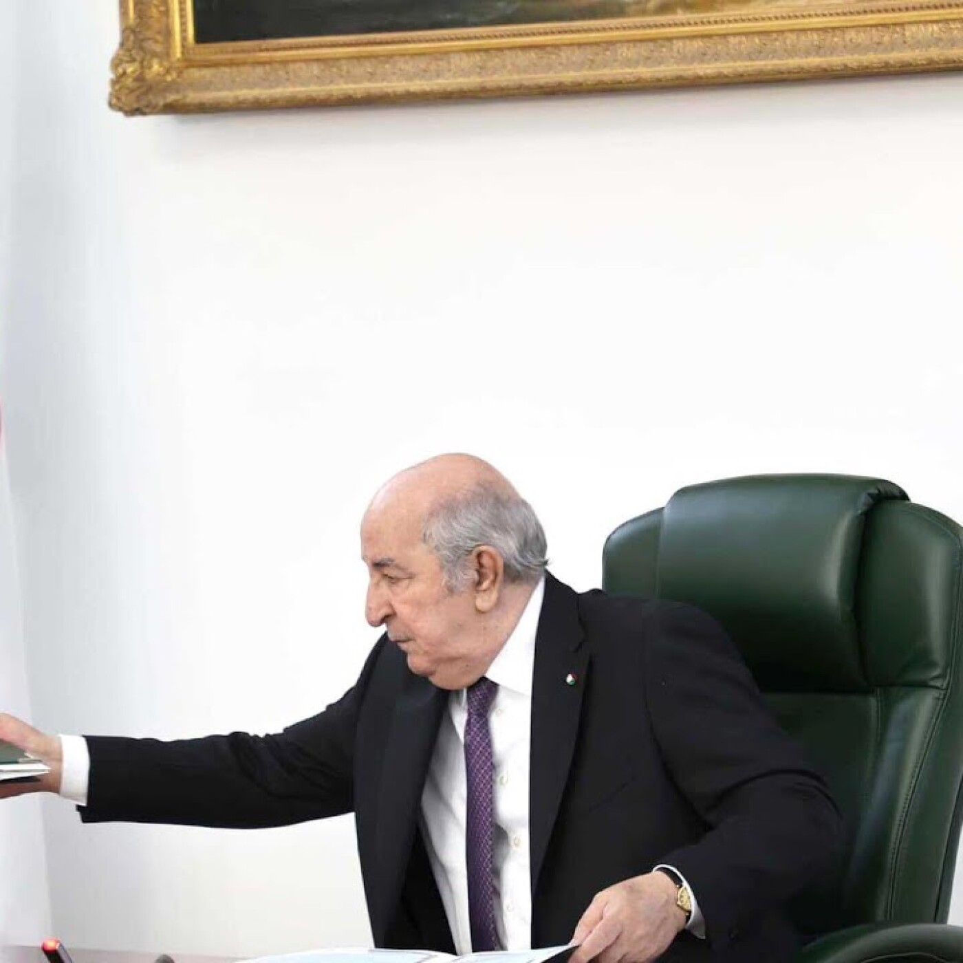 De nombreux ministres bientôt remplacés : Tebboune, l'Algérie et l'art du changement... inutile episode artwork