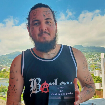 Inceste : "A ceux qui n'ont pas pu parler", Arthur Hoarau leur dédie un livre cover