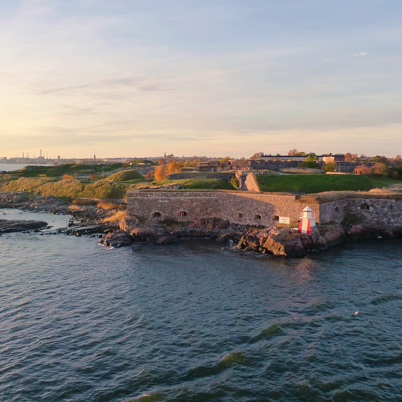 2026.05.13 Finlande, Suomenlinna, la forteresse — Radio Frequenza Nostra cover