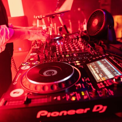 QUAND THOMAS BANGALTER PREND LES PLATINES cover