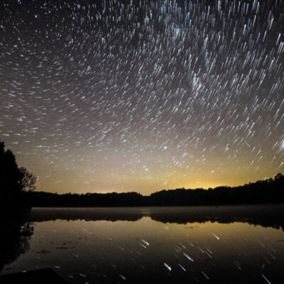 Étoiles, planètes, étoiles filantes : cap sur le ciel d'août ! cover