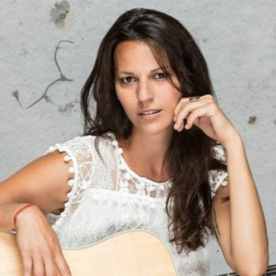 VIP 142 - Aude Henneville : Une voix aux couleurs folk cover