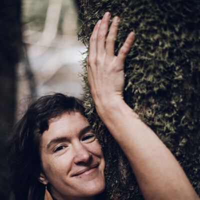 #59 Vanessa Fourcaudot 🤍🌿 Servir la Terre en surfant les cycles du Vivant 🏄♀️ cover