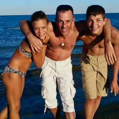 Luc, voyage en Espagne et transformation personnelle après la radio cover