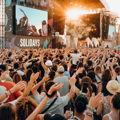 On vous emmène du monde magique de Toy Story aux scènes vibrantes de Solidays ! cover