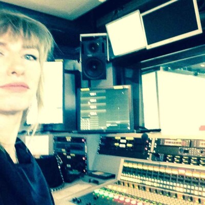 Productrice radio pendant 27 ans, Vanessa raconte comment la foi a bouleversé son chemin cover