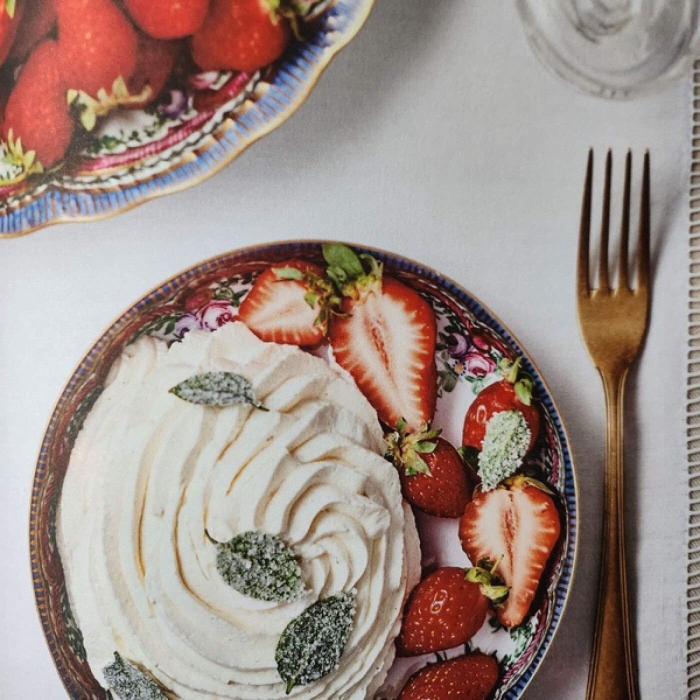 Les Macarons de l'Histoire : fraises crème chantilly + basilic episode artwork