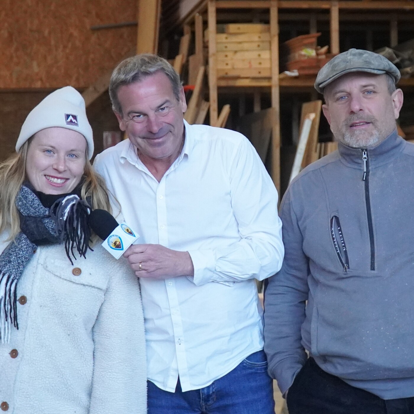 A Audenge, Emma et Pierre Tainturier ont créé Le Pivert, une société athypique qui est spécialisée dans la construction en bois episode artwork