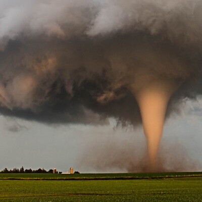 Quand un orage se transforme en tornade ! cover