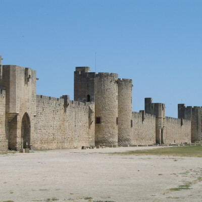 L'Hôtel des Remparts : Destination Aigues-Mortes cover