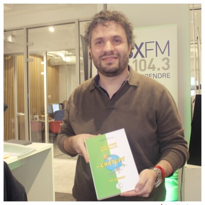 Podcast - Joey Farrezzi - Interview surréaliste de Chat Gpt par Nobody - Editions Vitamines cover