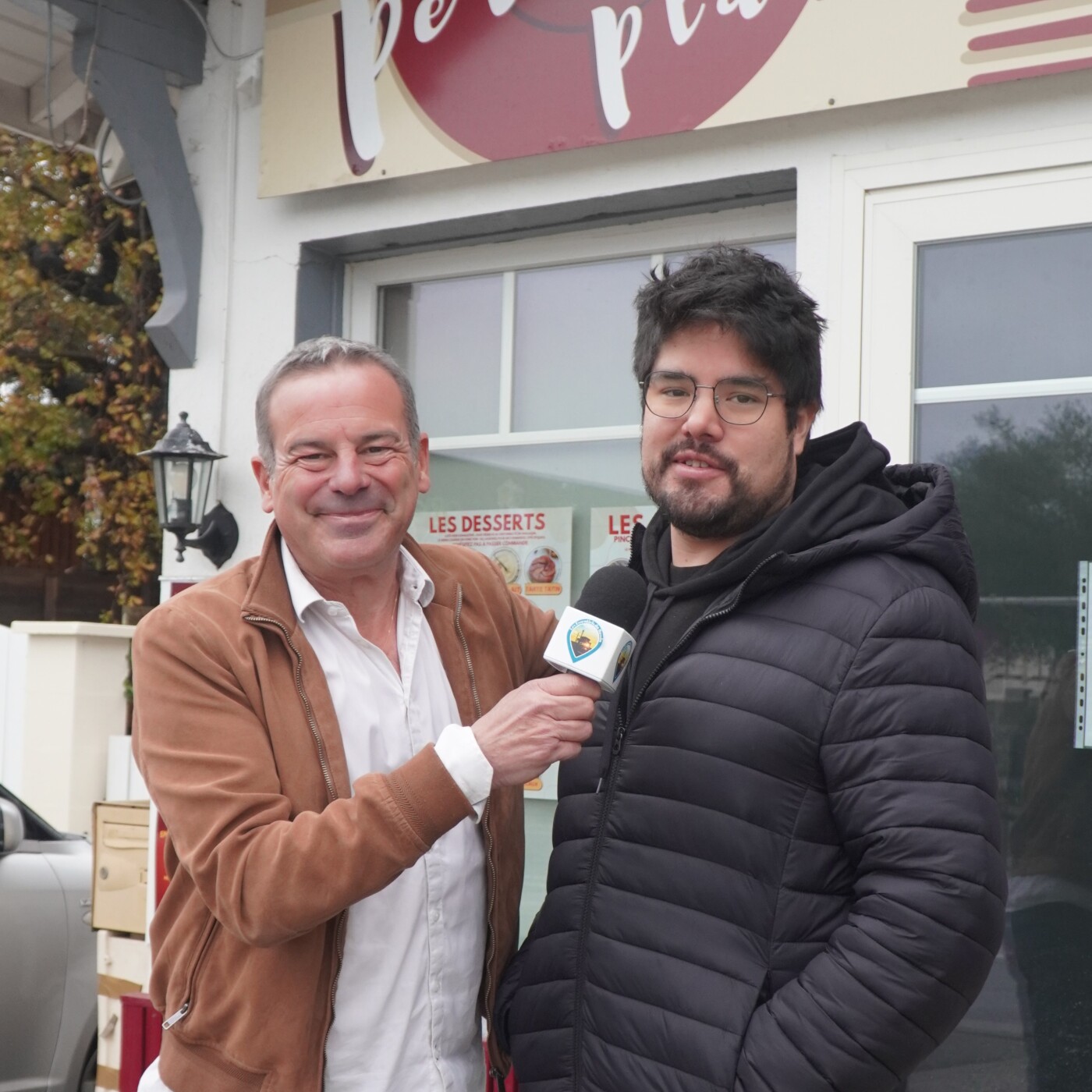 A La Hume, le traiteur Romain avec Les Petits Plats vous propose une cuisine du monde à emporter et pour les fêtes des livraisons sur-mesure episode artwork