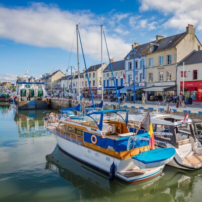 À pied ou à vélo, découvrez Port-en-Bessin ! cover
