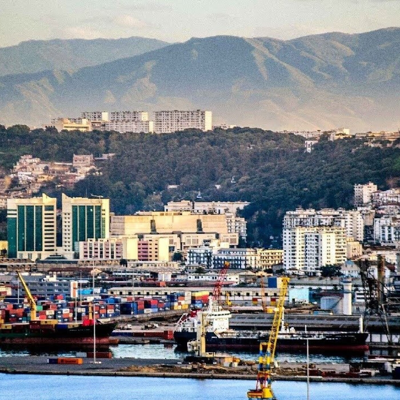 Et pendant ce temps-là, l’Algérie a gagné uniquement… 31 milliards $ à fin septembre 2025 episode artwork