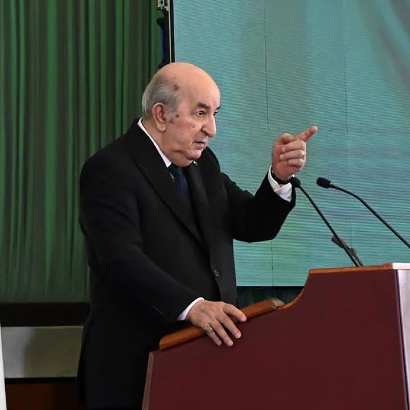 Les vœux d’un «envieux» au Président Tebboune episode artwork