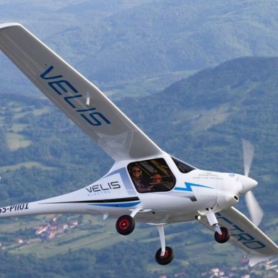 Un avion électrique prend son envol en Bretagne ! cover