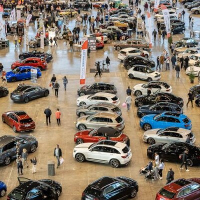 Acheter une voiture d’occasion en salon : bonne ou mauvaise idée ? cover