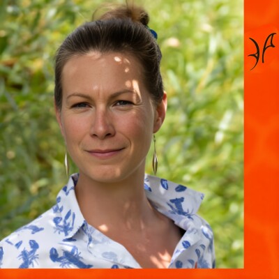 Et si on changeait l'ambiance des services d'urgence. La communication thérapeutique par le Dr Laure Watelet. cover