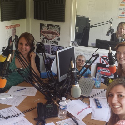 LES JEUNES DE L'INSTITUT DE GENECH AU MICRO cover