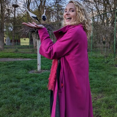 De Los Angeles à Pékin en passant par NEUBOIS, la comédienne Laura Weissbecker se confie sur son expérience cover