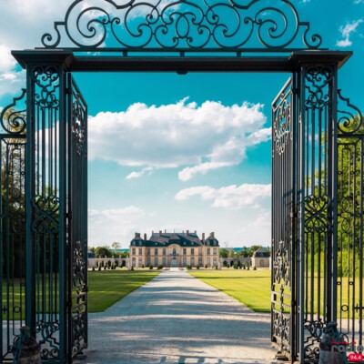 JE T'EMMÈNE DANS L'AUBE DE L'ÉTÉ - Le château de La Motte-Tilly cover