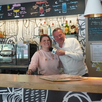 Depuis l'hôtel Ibis à La Teste, Laurence Szalka nous présente les animations à venir et notamment le Blind Test Années 80 ce jeudi 23 avril cover