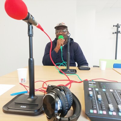 Luiz, parti de Guinée Bissau pour l'Europe à la quarantaine cover