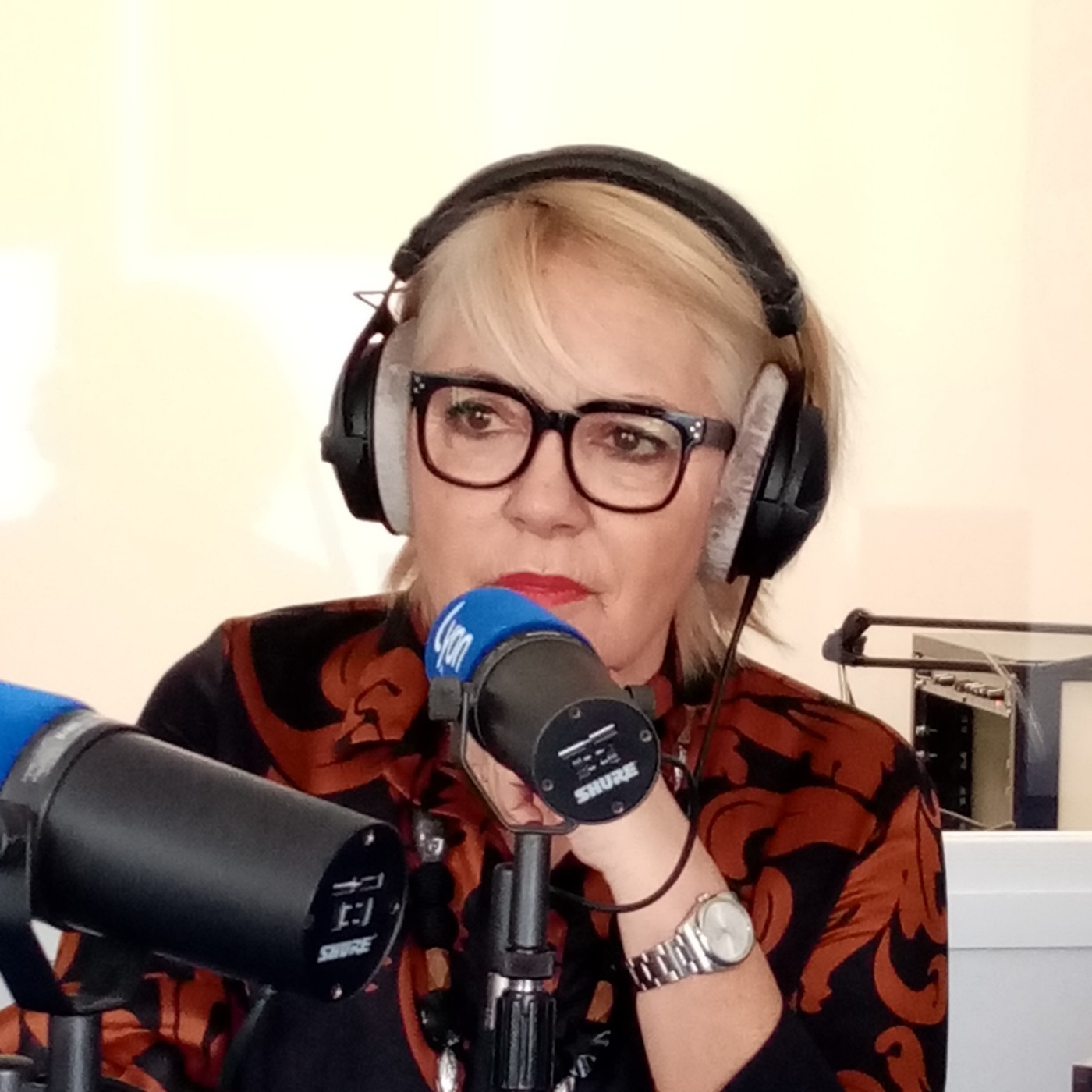 Laurence FAUTRA : Maire LR de Décines et 5e Vice-Présidente à la Région AURA en charge de la santé episode artwork