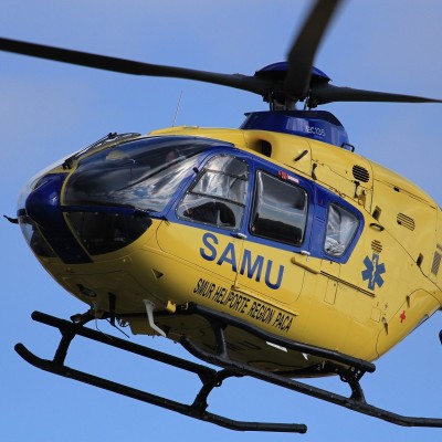 Hommes en jaune : ils ont sauvé la vie d'un jeune garçon cover