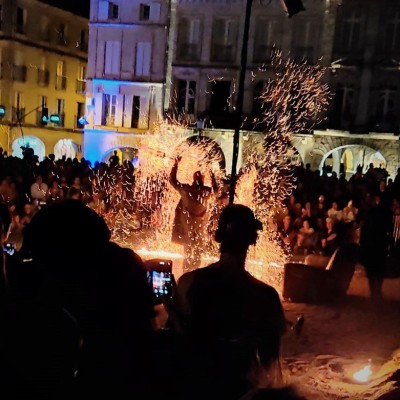 Amor, spectacle danse et feu de la cie Bilbobasso. FESTART 2022 cover
